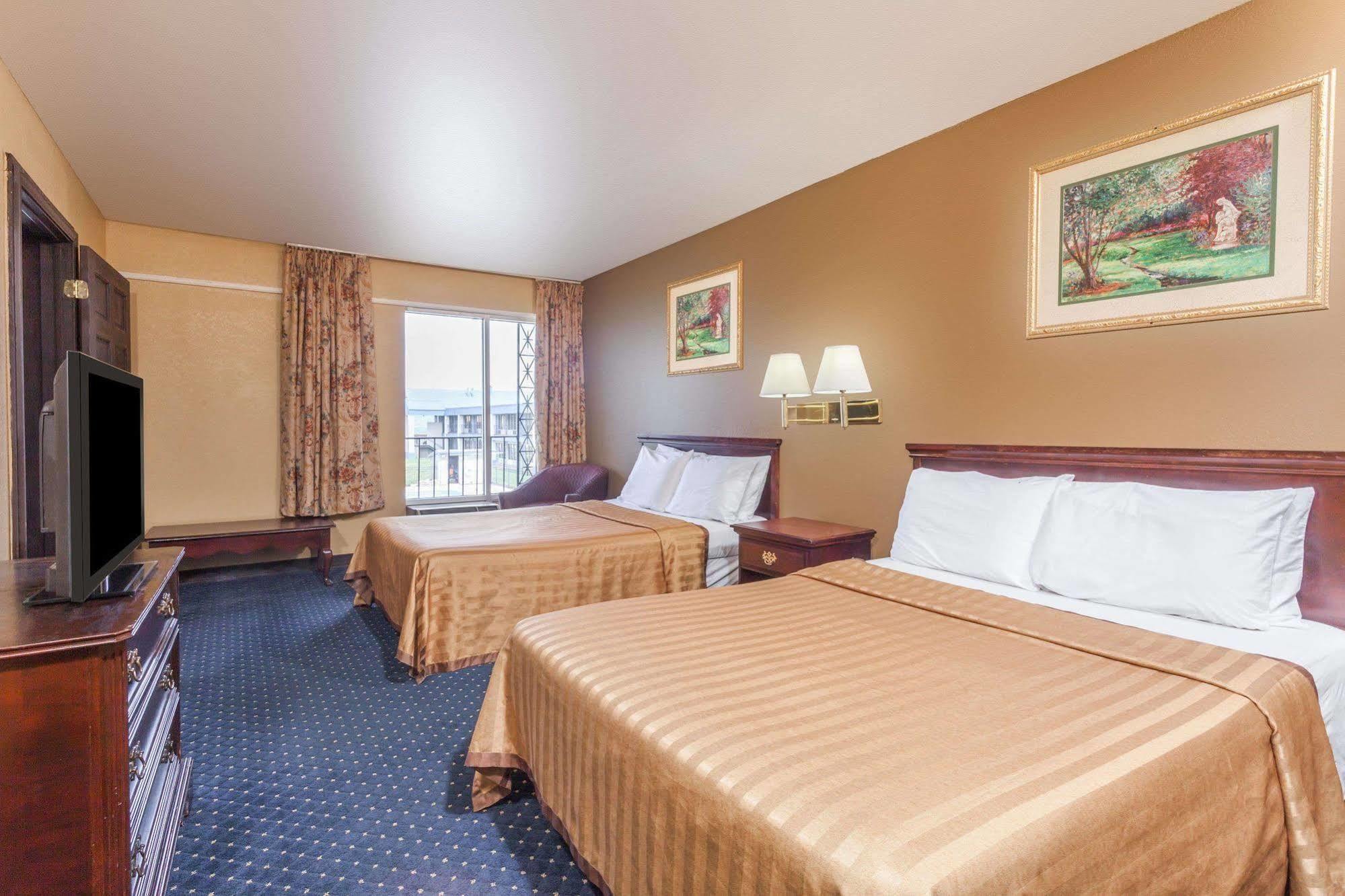 Travelodge By Wyndham Seymour Eksteriør bilde